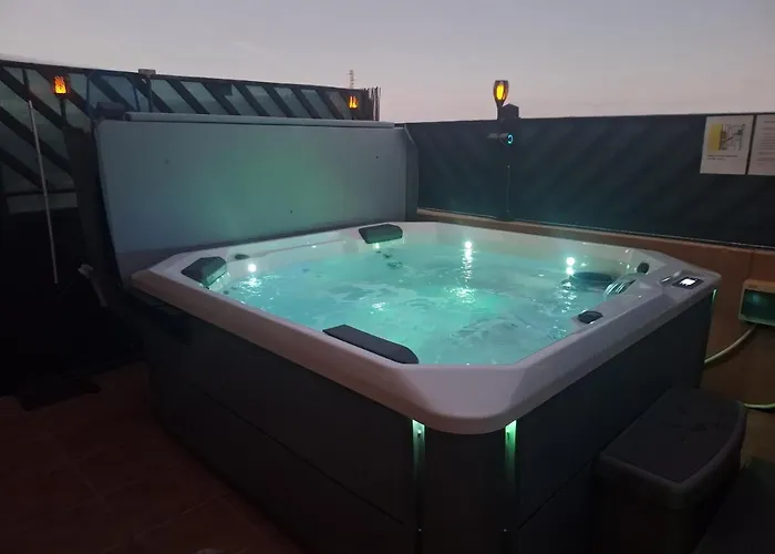 Villadunas - With Luxury Hot Tub And Tiki Roof Bar 科拉雷侯