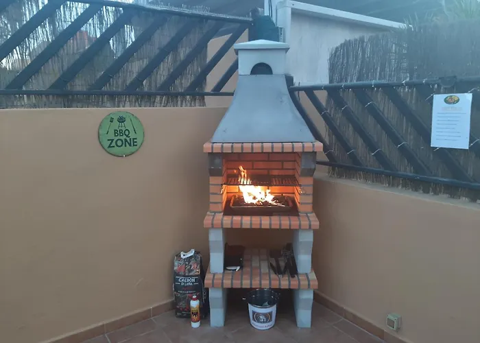 Villadunas - With Luxury Hot Tub And Tiki Roof Bar 度假居